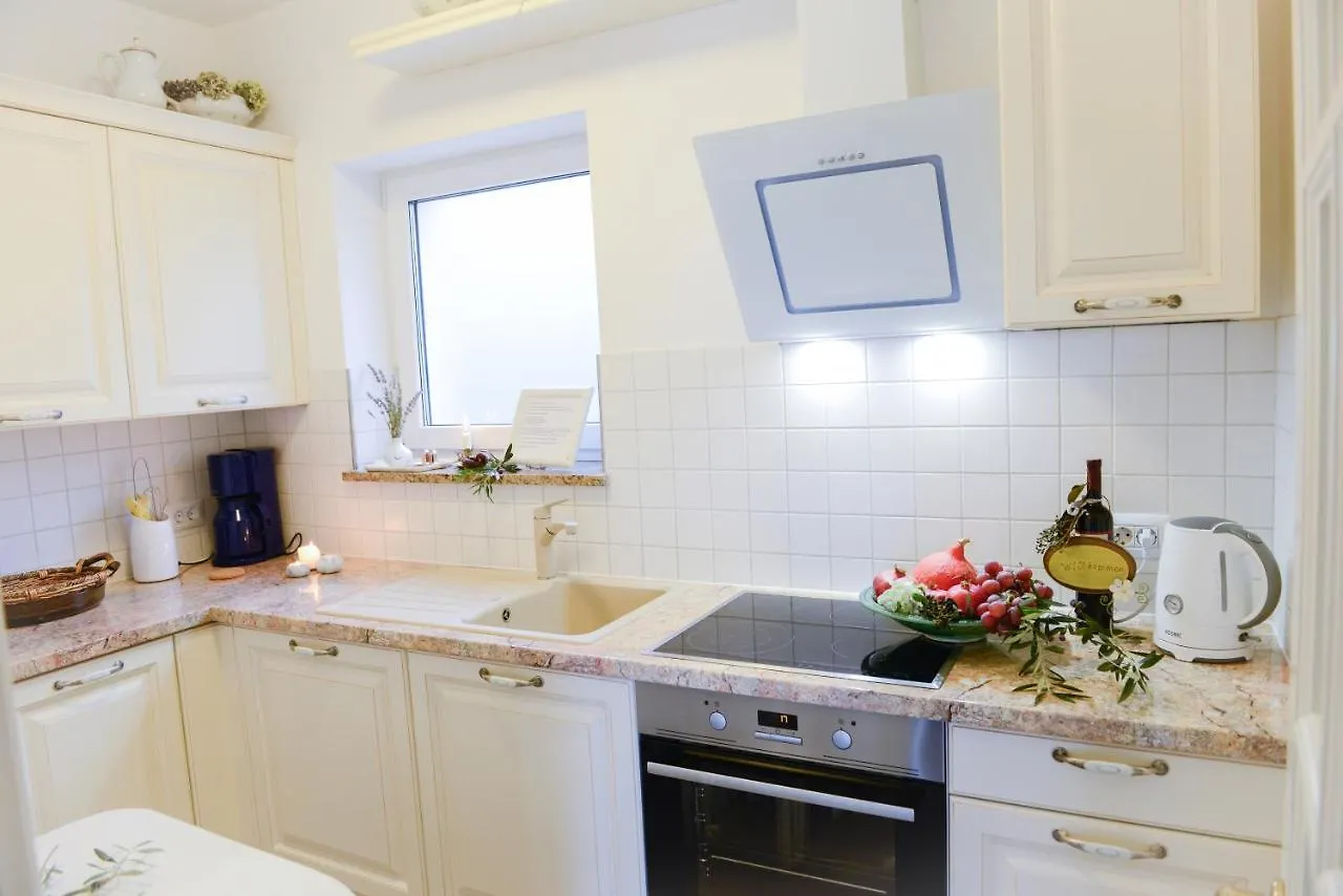 Domizil Opatija A&N, Villa Mit Pool, Wohlfuehloase Mit Meerblick Poljane Holiday home